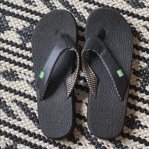 Brand new Sanuk sandals size 8!